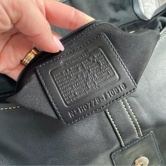 COACH Soho Flap Bag Vintage Y2K Black Leather Silver Buckle - Picture 10 of 12